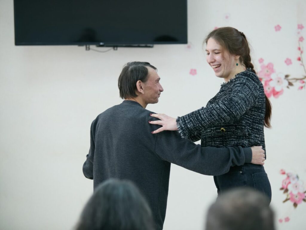 Молодые оперные певцы выступили перед бездомными